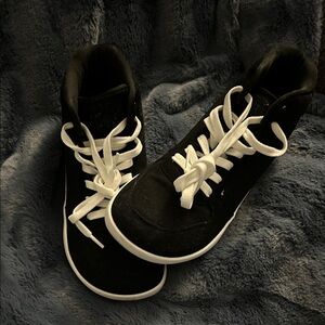 WHITIN Women's Barefoot Black High-Top Athletic Sneaker